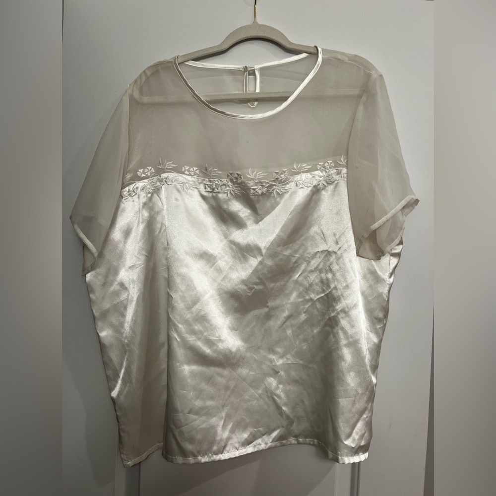 Vintage White Polyester Satin Top 2XL